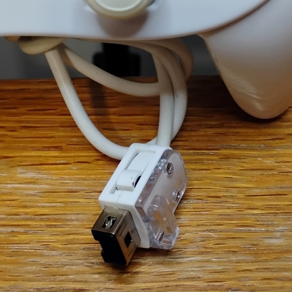 Nintendo RVL-005 Classic Pro Controller White For Nintendo Wii - Picture 6 of 6